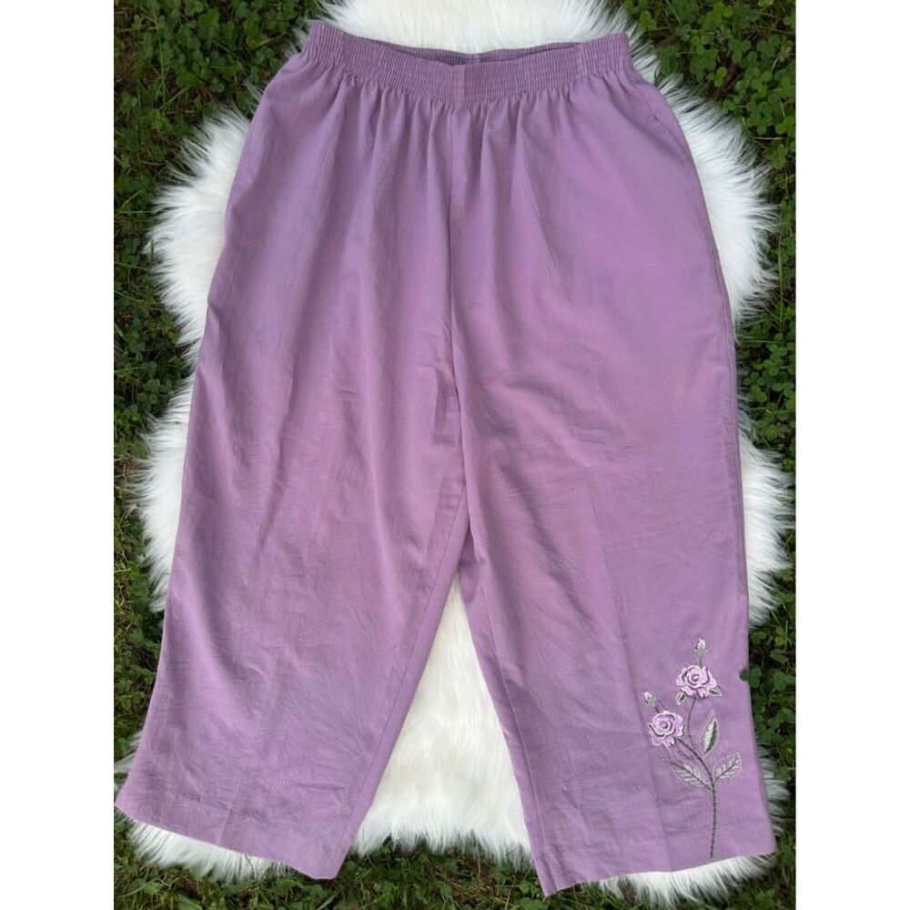 Vintage Embroidered Purple Capris Size Medium Petite